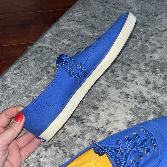 Keds sneakers - Lightly worn. Size 8 - Picture 3 of 5